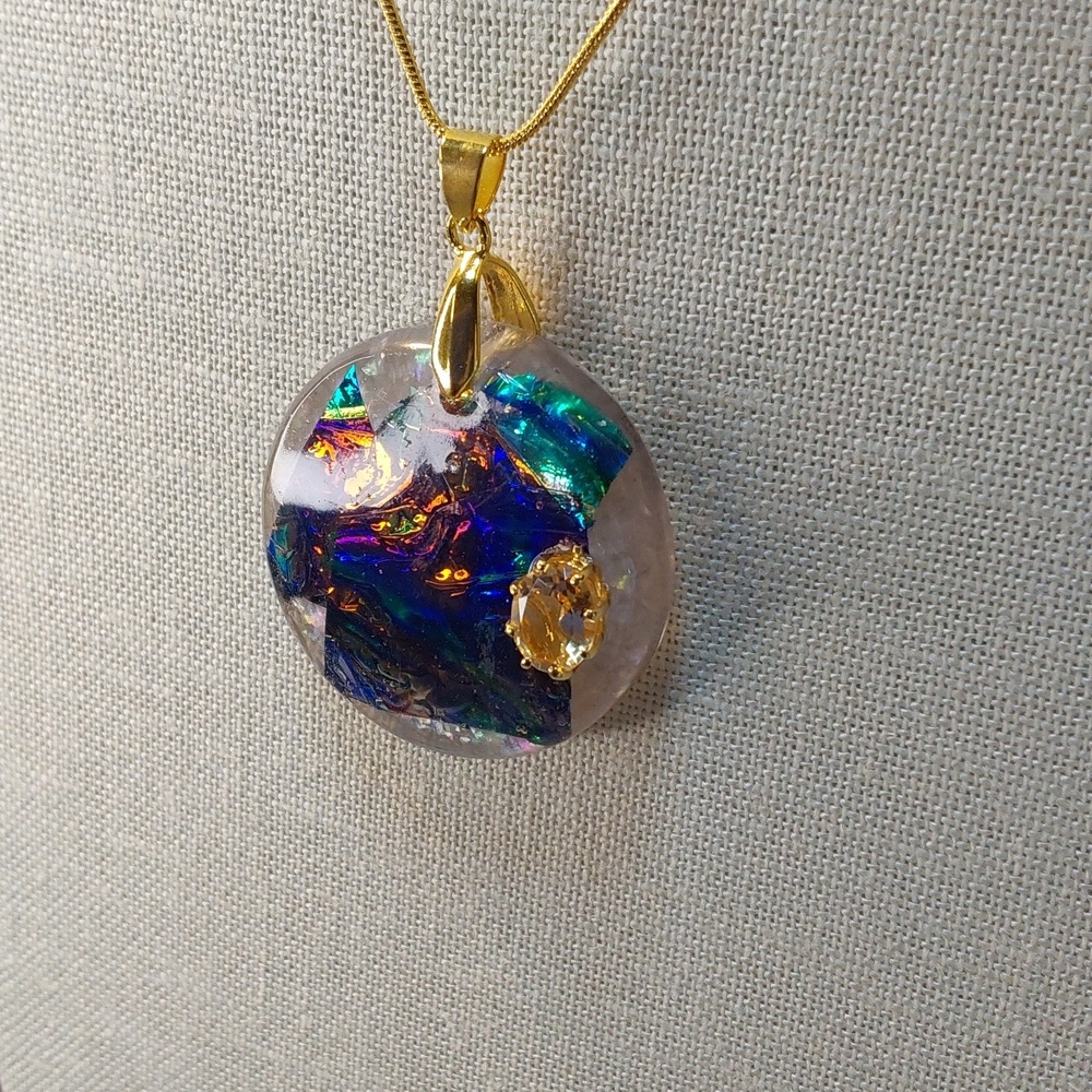 Necklace  citrine 1.5 ctw. On a resin base